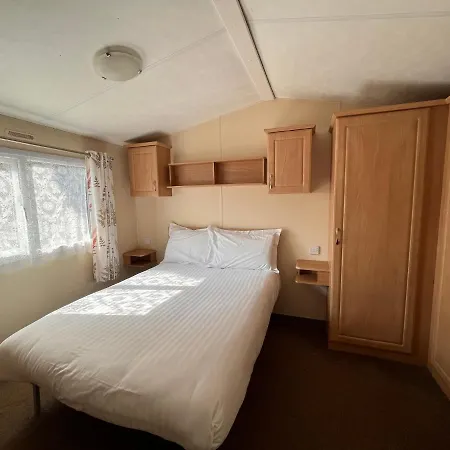 Contemporary Caravan At Newquay * New Quay