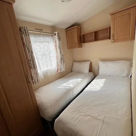 Contemporary Caravan At Newquay *