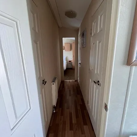 Contemporary Caravan At Newquay *