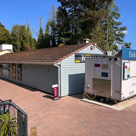 Contemporary Caravan At Newquay New Quay