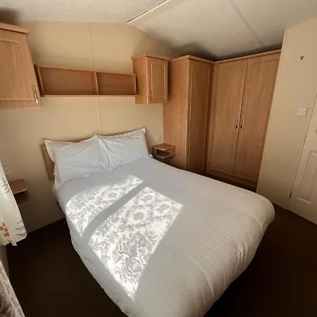 Contemporary Caravan At Newquay New Quay