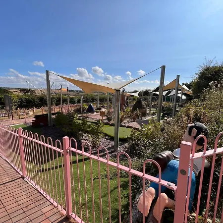 Contemporary Caravan At Newquay Parque de vacaciones New Quay