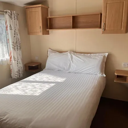 Contemporary Caravan At Newquay Parque de vacaciones